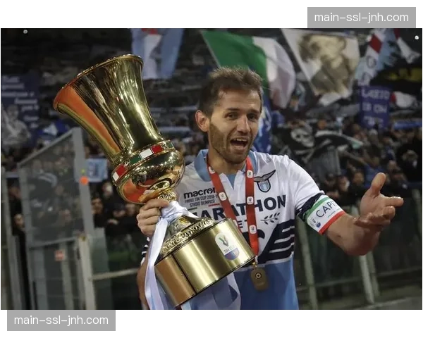 意大利杯决赛:佛罗伦萨加时赛3-2绝杀拉齐奥夺冠 意大利杯决赛:佛罗伦萨加时赛3-2绝杀拉齐奥夺冠